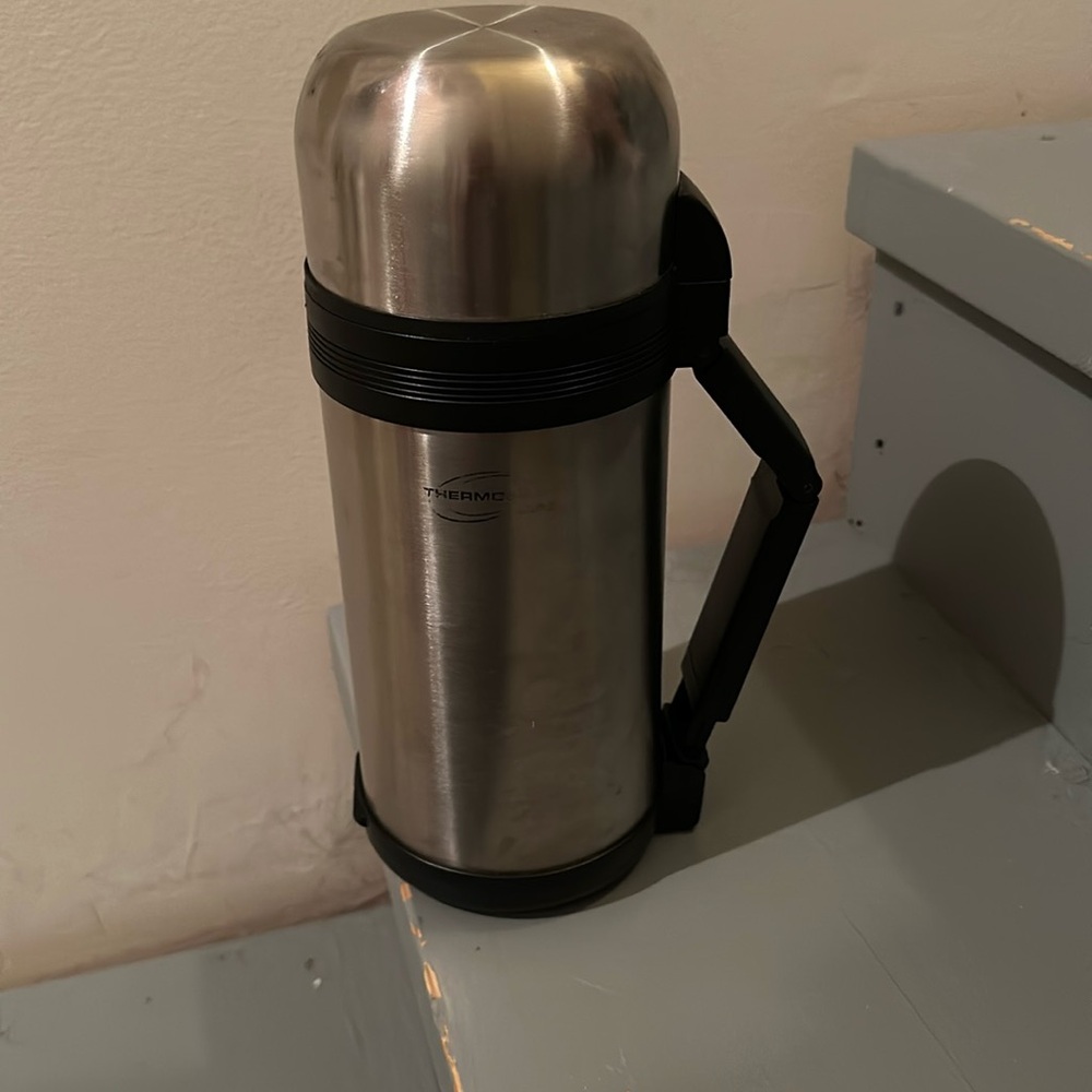 Thermos bottle